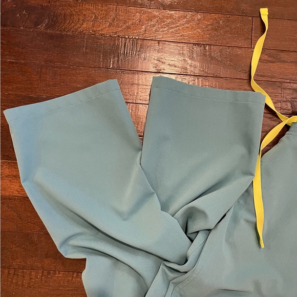 Women’s FIGS Marine Scrub Set Size Small - Picture 5 of 6